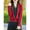 Top de Patchwork de Encaje Cardigan de Punto Falso Dos Piezas Otoño 2026 Nueva Ropa para Mujer Suéter Elegante de Cuello V Capa Base