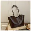 Bolso Grande de Cuero Encerado al Aceite para Mujer 2025 Nuevo Otoño e Invierno Bolso de Hombro para el Trabajo Bolso de Mano