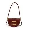 Bolso tipo silla de montar simple para mujer, nuevo bolso versátil de hombro y cruzado para otoño e invierno, bolso de axila versátil retro de nicho para mujer