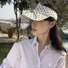 2026 Nuevo Sombrero Visera Blanco de Lunares Estilo Coreano para Mujer, Sombrero de Protección Solar para Exteriores de Primavera y Verano con Lazo, Sombrero Versátil