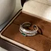Anillo de Doble Capa Verde Pavo Real con Circonita Incrustada Estilo Retro Japonés y Coreano Lujo Ligero Elegante Gama Alta Diseño Simple Elegante Joyería de Mano para Mujeres