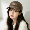 Boné de Beisebol Bordado com Letras Novo Estilo Coreano Primavera Verão Temperamento Fashionável Versátil Estilo Ins Esportivo Chapéu Bico de Pato Emagrecimento Facial