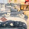 Juego de ropa de cama de cuatro piezas de terciopelo de leche engrosado de grado A, que incluye una sábana bajera, franela de vellón de coral de invierno y un juego de funda de edredón y sábana de tres piezas para niños