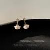 Pendientes simples compactos de concha de hoja de ginkgo, pendientes de moda para viajeros, pendientes Joker de circonita, pendientes coreanos de alta gama al por mayor