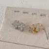 Brincos Minimalistas de Alto Padrão de Nicho Exquisitos, Pequenos e Elegantes, Versáteis, Simples e Modernos, Presilhas de Orelha/Tarraxas Four-Leaf com Diamantes