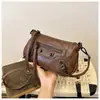 Atacado transfronteiriço de bolsas femininas, novo design de moda, bolsa de ombro para o dia a dia, bolsa de ombro cruzada retrô de nicho, bolsa quadrada pequena, moderna