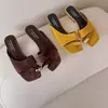 Estilo Relaxado~ Chinelos Slip-On de Bico Quadrado com Fivela de Metal Estilo Francês para Mulheres, Chinelos Simples e Únicos com Salto Anabela para Uso Externo