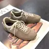 Tênis esportivos casuais de treino alemães, sapatos baixos de cadarço feitos à mão cor de biscoito, sapatos femininos de patchwork de couro bovino