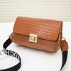 Bolsa Feminina 2023 Moda feminina bolsas Moda tecida em relevo Lock Crossbody Bag Comércio Exterior Shoulder Bag