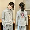 Camiseta Térmica de Fleece Escovado Manga Longa Infantil Outono/Inverno Nova Estilosa Média/Grande Camada Base Listrada Infantil Top com Estampa de Desenho