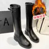 Botas femininas de cano alto, nova coleção outono/inverno 2026, salto médio, sola macia, estilo popular, botas de montaria versáteis, botas femininas longas