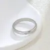 Anel de aço titânio com par de anéis de casal feliz, estilo Joker, anel simples com flash de diamante, joias de noivado para homens e mulheres, atacado