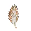 Broche de Pluma Dorado Champagne de Cristal, Gama Alta, Elegante, Lujo Ligero, Nuevo Estilo 2025 Corsage, Accesorio de Pin Anti-Exposición