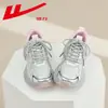 Sapatos femininos Huili, tênis dad prateados, sapatos de sola grossa para aumentar a altura da primavera de 2026, tênis esportivos casuais versáteis e da moda para mulheres