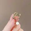 Broche de Mariposa para Mujer Sentido de Gama Alta Nicho Venta al por Mayor Pin de Perla Temperamento Fijo Metal Traje Joyería de Perlas