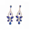 Aretes de plata con pasador, con colgantes de mariposa y gota de agua incrustados de diamantes, aretes de lujo ligero de alta gama, accesorios de nicho para vestidos de noche con sentido de atmósfera