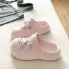 Doces e Frescos, VersáteisSapatos perfurados de alta moda estilo Ins, sandálias de EVA da moda para o verão para o dia a dia, chinelos fechados para mulheres
