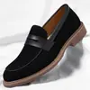 Sapatos Mocassins de Camurça de Alta Qualidade Transfronteiriços Outono Novo Estilo Fashionáveis Bonitos Masculinos Slip-on Preguiçosos Solado Macio Antiderrapante Tamanho Grande