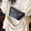 Bolso de hombro con patrón de rombos de malla de cadena 2026, versátil, ligero, de nicho, cuero encerado al aceite, bolso cruzado para el día a día, nuevo estilo de moda
