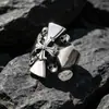 Anillo de calavera de acero de titanio europeo y americano anillo retro de molino de viento de flor cruzada joyería de moda para hombre hip hop SA508