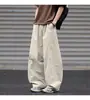 Calça de moletom fitness cinza estilo americano para homens, calça longa casual desconstruída de perna larga para outono/inverno, calça pesada com caimento e perna curva.
