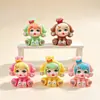 Nueva Pose Sentada Chica Moderna Juguete Regalo Adorno de Resina DIY Accesorios Partículas Lindas Figura Adorno Pequeño Colgante Decoración