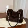 Bolsa Transfronteiriça Nova Outono Inverno Retrô Feminina Fashionável Textura Corrente Bolsa de Ombro Versátil Elegante Pelúcia Bolsa Tote de Ombro Único