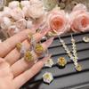Corte Camelia Traje francés de circonio color yema de huevo brillante chapado en oro de 18 quilates con diamantes completos avanzados para cena anillo rico aretes de botón con aguja de plata