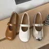 Zapatos retro de hada Mary Jane franceses para mujer, moda primavera-verano 2026 estilo nuevo, sensación de alta gama, adecuados para faldas, zapatos bajos de cuero con suelas suaves