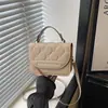 Bolso pequeño de alta gama con estampado de rombos, nuevo bolso de hombro en relieve de moda 2026, bolso cuadrado pequeño versátil para ventas transfronterizas