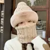 Conjunto Novo de Chapéu e Cachecol Feminino Outono/Inverno 2026, Forrado com Fleece, Espessado, à Prova de Vento, à Prova de Frio, Quente, com Pom-Pom, Chapéu de Puxar para Cavalgada