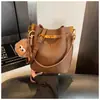Bolsas de Outono e Inverno para Mulheres, Bolsas de Mão Estilo Retro em Formato de Balde, Novas Bolsas Estilo Cesta de Legumes 2025, Bolsas Versáteis de Ombro Único e Transversal para Roupas de Trabalho