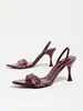 Sandalias de tacón de punta cuadrada con una correa y pedrería, estilo femenino de alta gama, sandalias romanas sexy francesas para uso en exteriores, transfronterizas