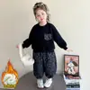 Conjunto de Roupas de Inverno para Meninas 2026 Novidades Bebê Forrado com Fleece Espessado Estilo Outono/Inverno Infantil Street Style Moda Super Bonita Roupas