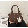 Bolsa Transfronteiriça Feminina Tendência 2026 Flor Nova Estilo Casual Versão Coreana Almofada Grande Capacidade de Mão Ombro Transversal