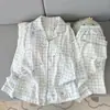 Tamanho Grande Em Estoque Conjunto de Pijama Xadrez Rosa Algodão Nuvem Bordado Gatinho para Mulheres, Gola Lapela, Primavera/Outono, Pode Ser Usado Fora de Casa, Conjunto para Casa