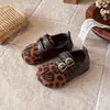 Sapatilha Mary Jane Infantil Estampa de Leopardo 2026 Novo Estilo Outono/Inverno Estilo Floresta Leve Solado Macio Para Menina Versátil Sapatilha Princesa