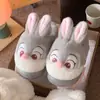 Lindas pantuflas de algodón con temática de perro para mujer, perfectas para otoño e invierno. Estas pantuflas de peluche de dibujos animados de Schnauzer son cálidas, de suela gruesa y forradas de felpa para mayor comodidad en casa.