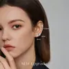 Aguja de plata S925, aretes de circonita cúbica brillantes, un diseño delicado y lujoso para mujer, que irradia elegancia y sofisticación, una pieza de joyería única y elegante
