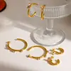 Pendientes Minimalistas Grandes en Forma de C de Acero Inoxidable Transfronterizos con un Toque de Lujo Ligero y Gama Alta, Incrustados con Diamantes y Circonita, Pendientes de Aro de Acero de Titanio Que No Se Desvanecen