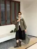 Jaqueta com capuz estilo coreano, falsa peça dupla, para mulheres, estilo solto e casual com patchwork de letras bordadas e zíper