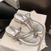 Sandalias Francesas Planas Exquisitas y de Moda con Pedrería Slip-On 2025 Nuevas Sandalias de Nicho de Alta Gama para el Verano de Mujer
