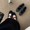 Sapatos de Festa Planos Coreanos 2025 Inverno Retrô de Lã Cinza Bico Quadrado Boca Rasa Quentes Sapatos Mary Jane de Uma Tira
