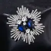 Broche de cristal de lujo ligero de alta gama para mujer, pasador de corsage simple y moderno, accesorios para ropa, broche de perlas, fabricantes mayoristas