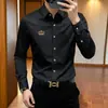Camisa masculina de alta qualidade francesa com bordado de coroa, manga longa, corte slim, resistente a amassados, elástica, com bom caimento, camisa casual para o outono