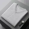 Novo colete masculino de gola V para outono e inverno, suéter quente de lã para meia-idade e idosos, camisa básica casual e estilosa, suéter de lã liso