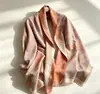 Xale Jacquard Espesso para Escritório Outono/Inverno 2026 Cachecol Longo Floral Quente Feminino Falso Caxemira Aquecedor de Pescoço Dupla Face