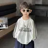 Camiseta de Manga Longa para Meninos Roupa de Outono Roupa de Baixo Branca Infantil Novo Estilo Primavera/Outono Para Crianças Pequenas e Médias Top Casual Versátil