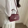 Bolso cuadrado pequeño retro estilo francés para exportación, nuevo bolso de nicho estilo coreano 2026, bolso de hombro moderno y a la moda para el día a día