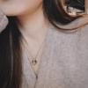 Nueva Moda Entrada Estilo de Lujo Láser Trébol de Cuatro Hojas Acero de Titanio Collar Niña Libro Rojo Pequeño Recomendado Hierba de la Suerte Cadena para Clavícula